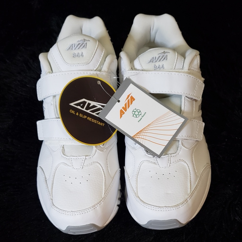 NWT Avia Womens White Velcro Sneakers Slip Resistant Defender G Size 10.5